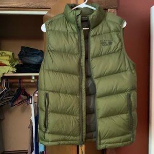 Mountain Hardwear puffy vest